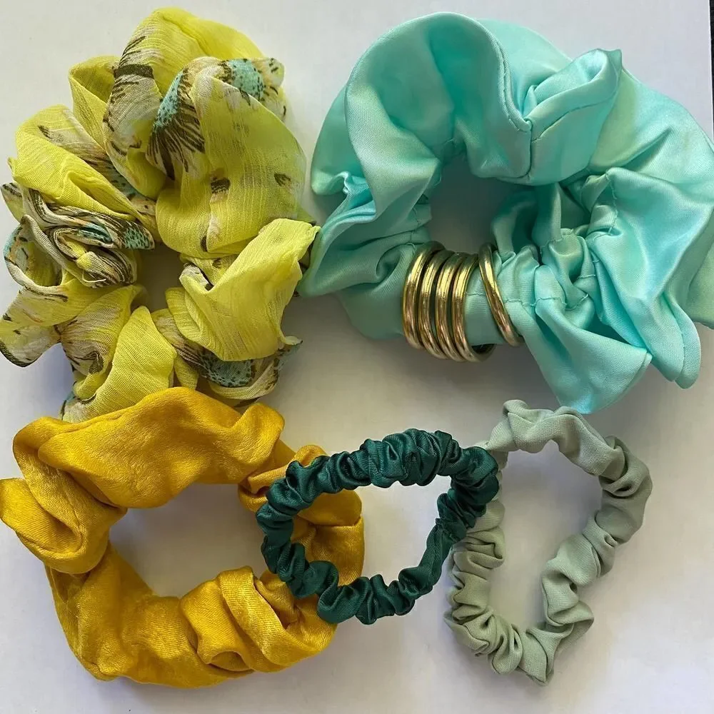 𝅺Set of 5 Scrunchies - Aqua Mustard Floral